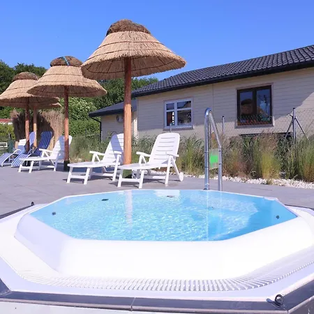 Large Homes With Pool, Ustronie Morskie, Cleaning Included Casa vacanze