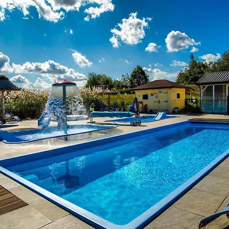 Large Homes With Pool, Ustronie Morskie, Cleaning Included Casa vacanze *