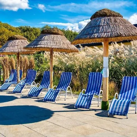 Large Homes With Pool, Ustronie Morskie, Cleaning Included Casa vacanze *